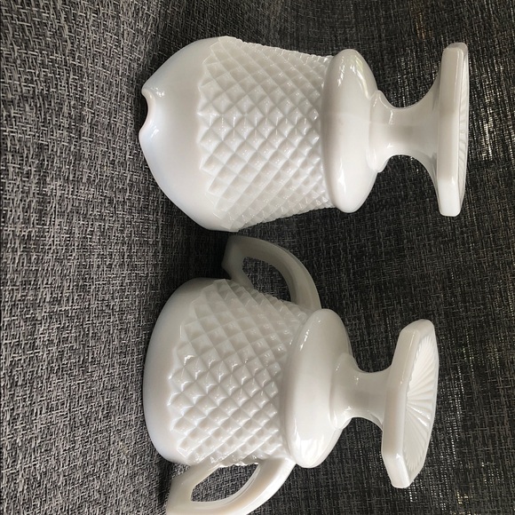 Milk glass White diamond Creamer and Sugar Set - Picture 3 of 4